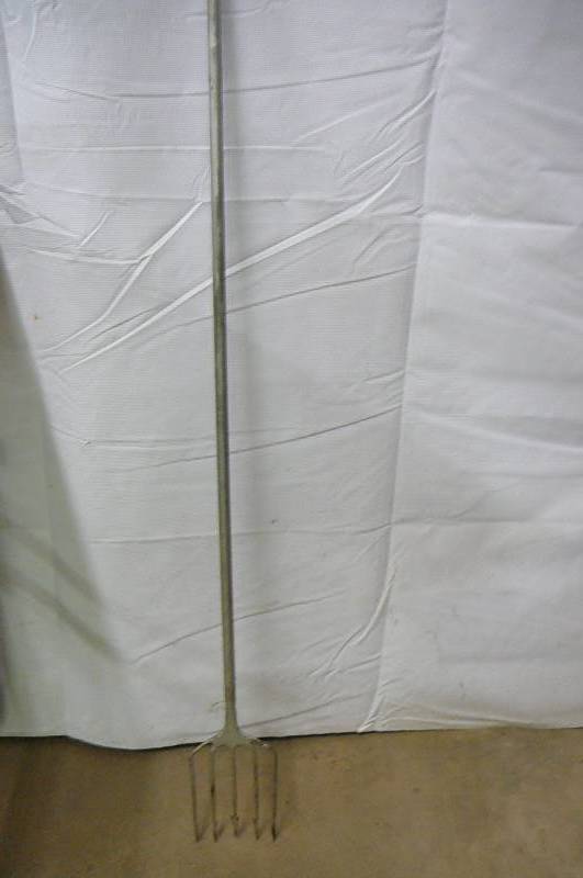 lot 61 image: Fishing Spear