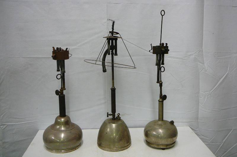 lot 71 image: Coleman Lamp