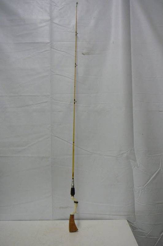 lot 75 image: Fishing Rod Mira-Glass 850