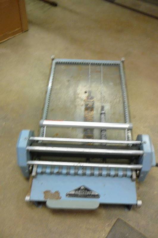 lot 80 image: Magnetic Sign Press