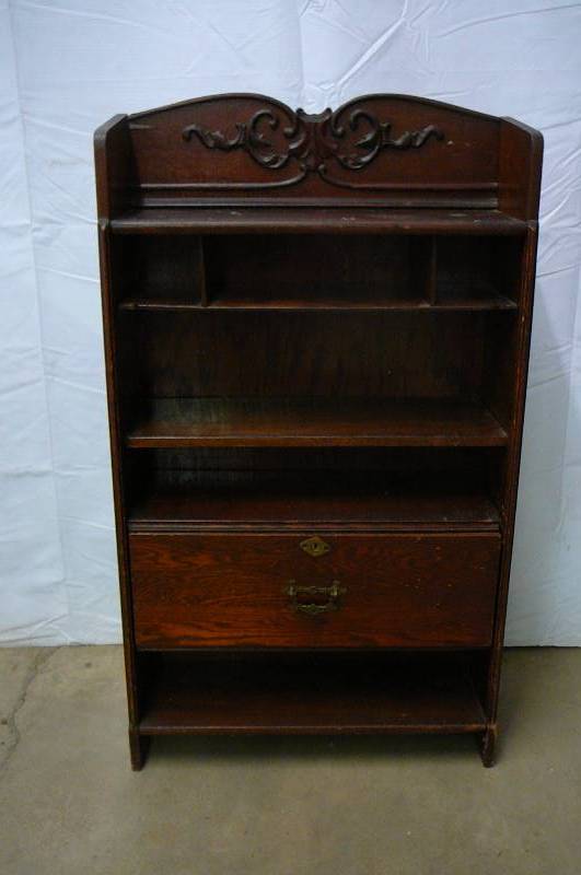 lot 89 image: Oak Cabinet with Drawer