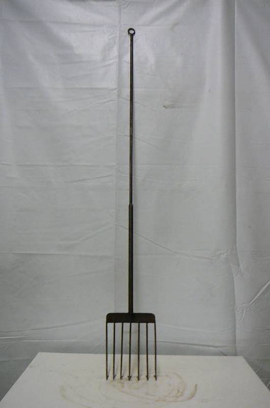 lot 92 image: Fishing Spear