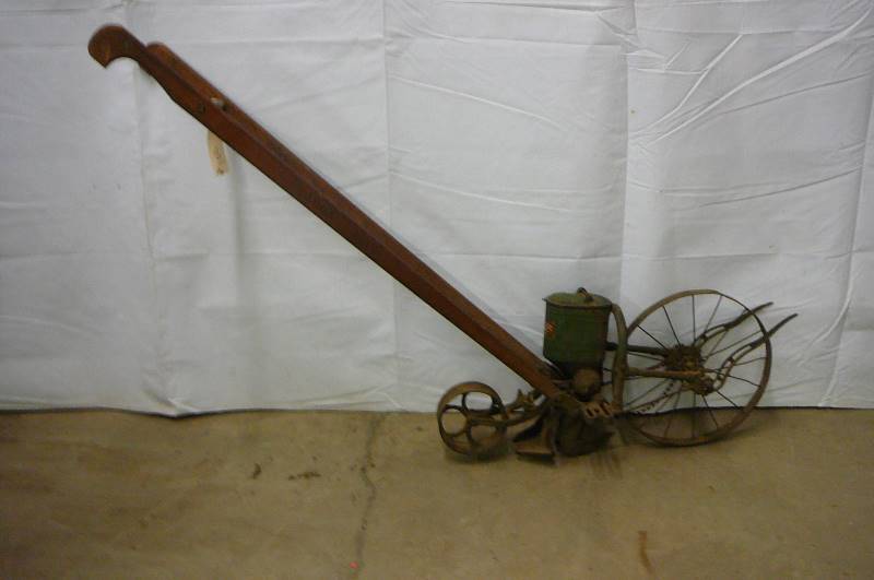 lot 100 image: Planter Iron Age