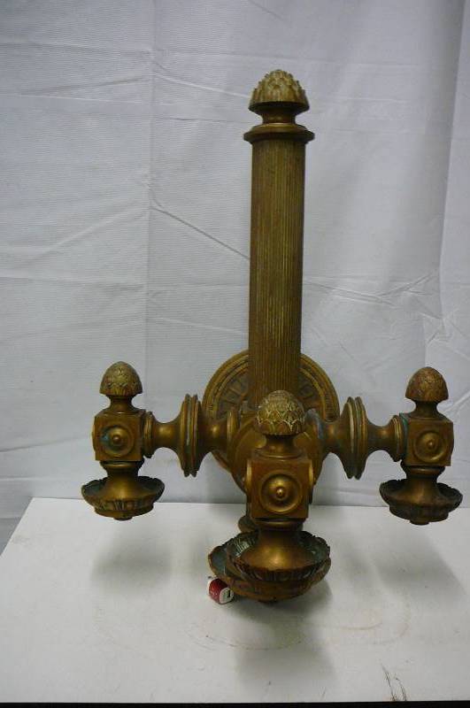 lot 101 image: Large Brass Light Fixture
