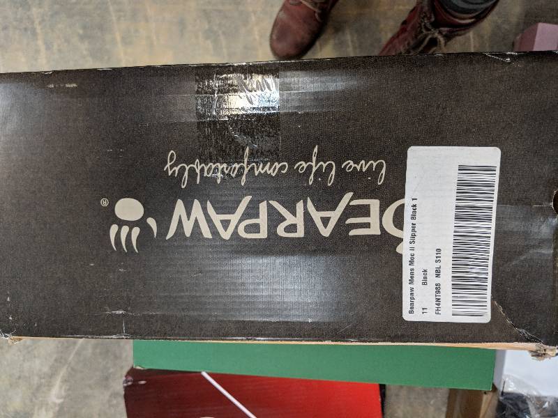 lot 39 image: Bearpaw Mens Moc II Slipper - Black 11