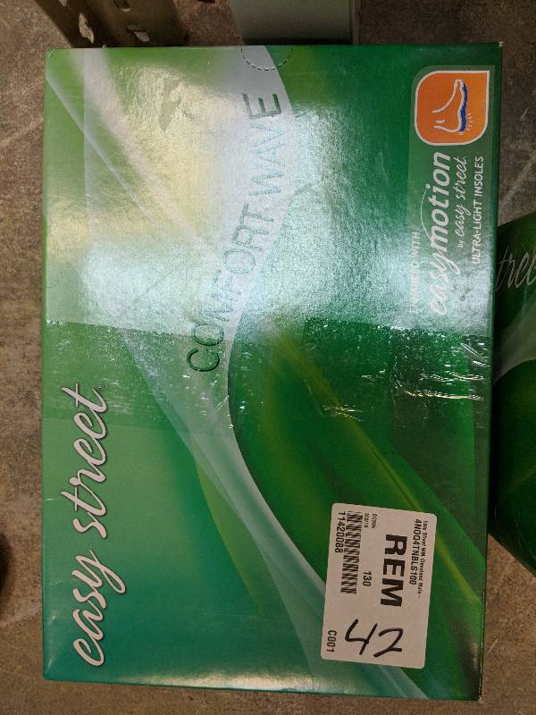 lot 42 image: Easy Street WM Cleveland Mule-Wide - Black 10