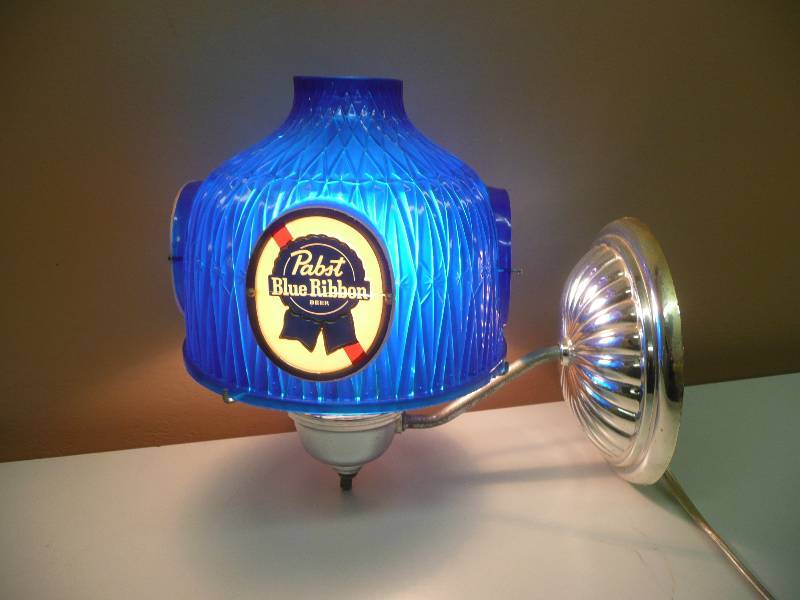 lot 7 image: VINTAGE PABST BEER LIGHTED SIGN, WORKS GOOD - DAMAGE TO SHADE - SEE PICTURES