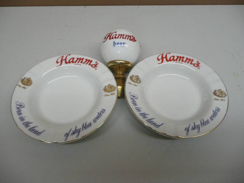 lot 12 image: 2 HAMMS BEER ASHTRAYS & 1 TAP HANDLE - ALL ARE IN NICE CONDITION - SEE PICTURES