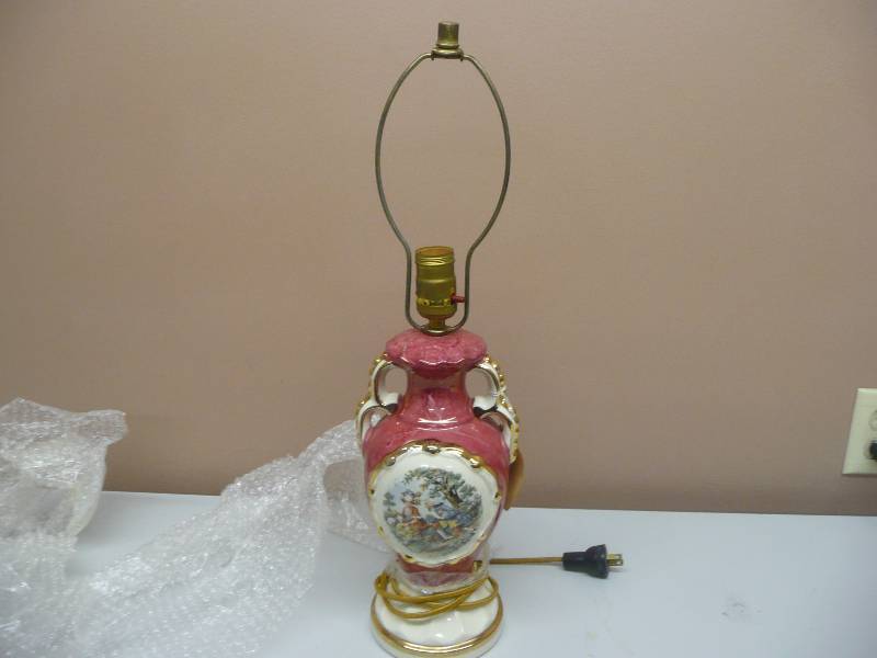 lot 21 image: ANTIQUE 1930s LAMP - APPEARS TO BE IN ORIGINAL CONDITION - SEE PICTURES
