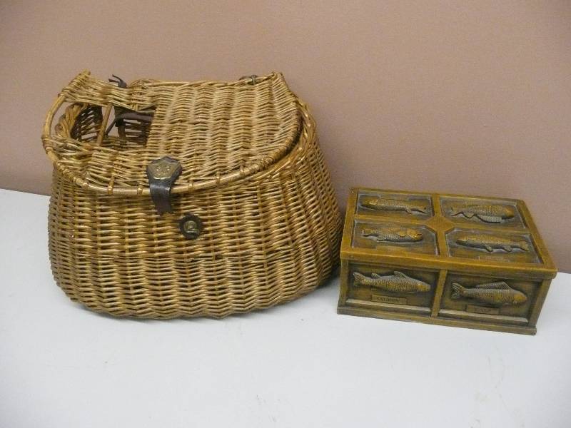 Vintage Wicker Fishing Creel Basket Trout Fly Fishing W Strap Vintage Stringer With Heavy Fish Case Chest Nice Collection See Pictures Beer Wildlife Auto Vintage Toys And Much More K Bid