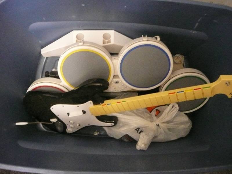 lot 51 image: TOTE OF VINTAGE VIDEO GAME STUFF - SEE PICTURES