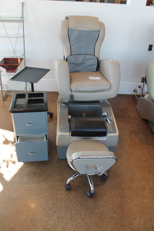lot 137 image: Whirlpool SpaJoy Pedicure Spa Station w Chair, 2-Tables