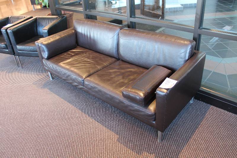 lot 163 image: Padded Entry Couch