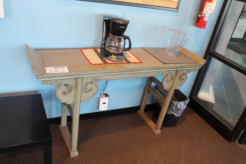 lot 170 image: Entry Table