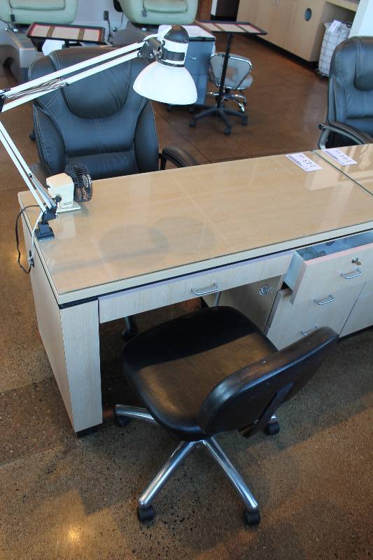 lot 143 image: Workstation Locking 4-Drawer Office Desk w Glass Top, 2-Rolling Office Chair