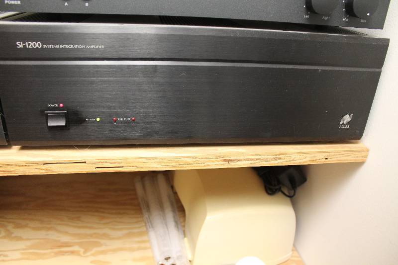 lot 183 image: Niles SI-1200 Systems Integration Amplifier