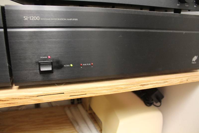 lot 182 image: Niles SI-1200 Systems Integration Amplifier