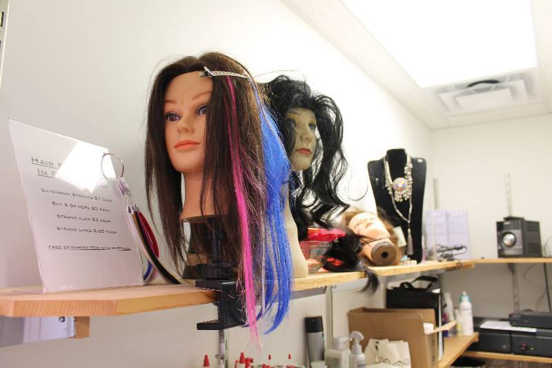 lot 185 image: Mannequin Heads, Wigs, Jewelry, And More
