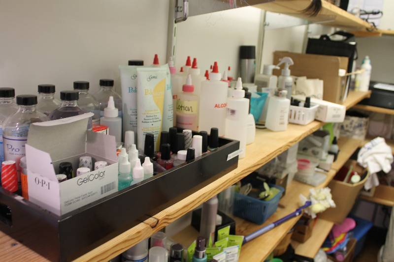 lot 186 image: Nail Styling Supplies