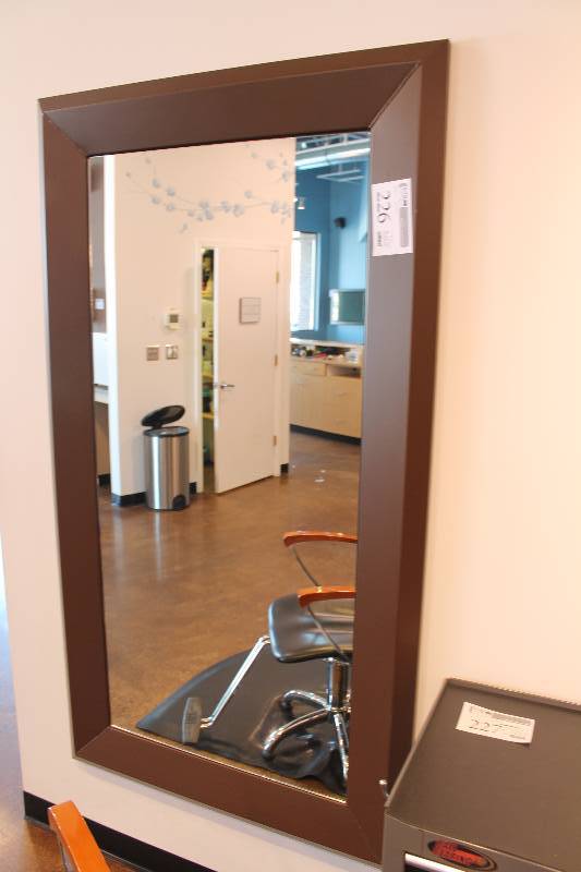 lot 226 image: Decorative Wall Mirror