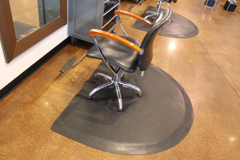 lot 232 image: Hair Salon Chair w Mat