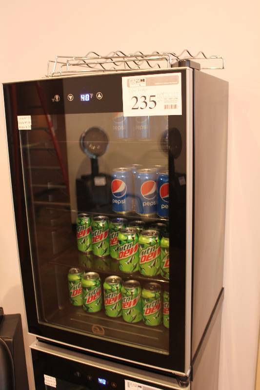 lot 235 image: Igloo Commercial Beverage & Wine Center