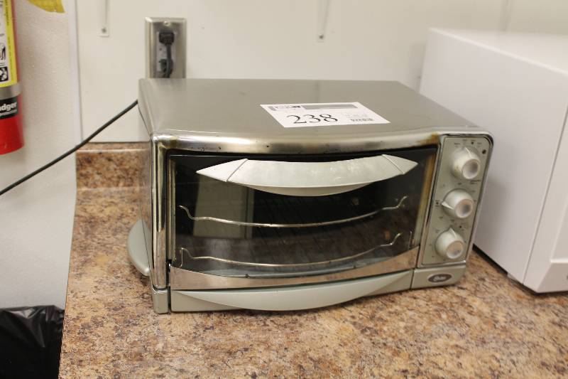 lot 238 image: Oster Toaster Oven
