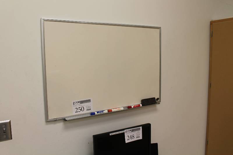 lot 250 image: Hanging Whiteboard