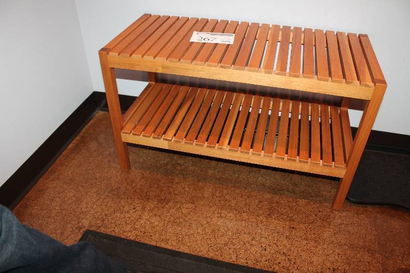 lot 267 image: Wood Bench