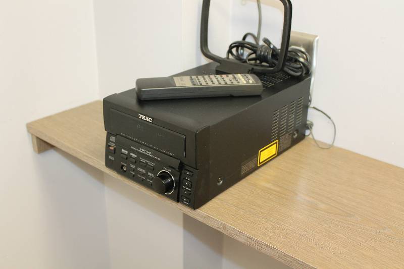 lot 271 image: Teac Stereo w 2-Speakers