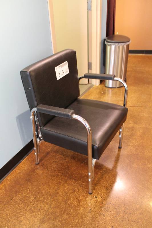 lot 215 image: Salon Hair Dryer Chair