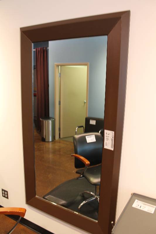 lot 216 image: Decorative Wall Mirror