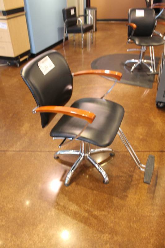 lot 220 image: Salon Chair