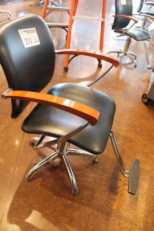 lot 211 image: Salon Chair