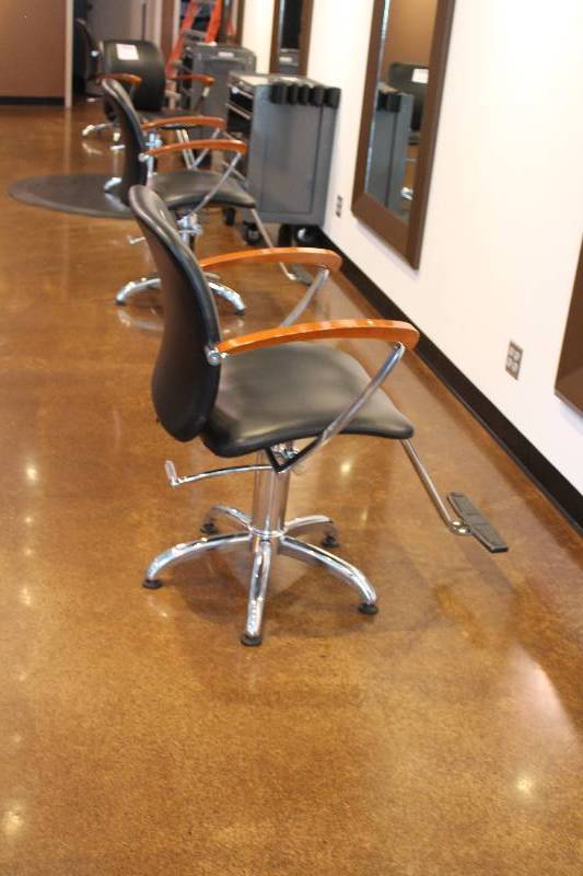 lot 222 image: Salon Chair