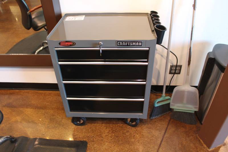 lot 224 image: Craftsman 4-Drawer Locking Rolling Tool Chest w Key