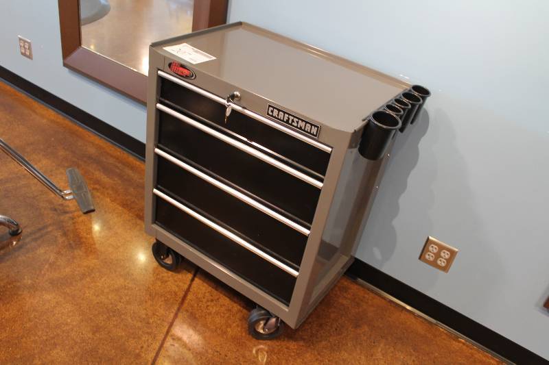 lot 207 image: Craftsman 4-Drawer Locking Rolling Tool Chest w Key