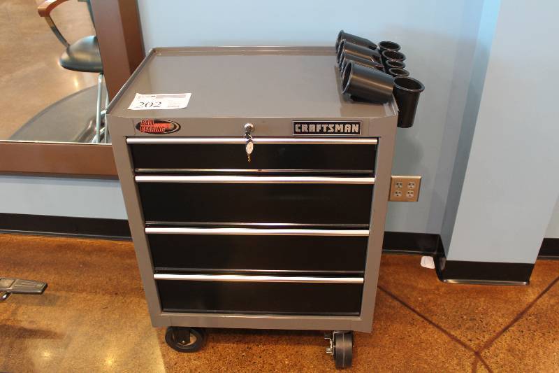 lot 202 image: Craftsman 4-Drawer Locking Rolling Tool Chest w Key