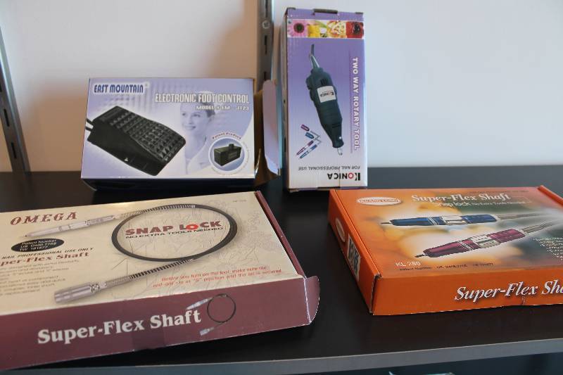lot 193 image: Salon Tools - Konica Multitool, Foot Control, Snap Lock Flex Tool