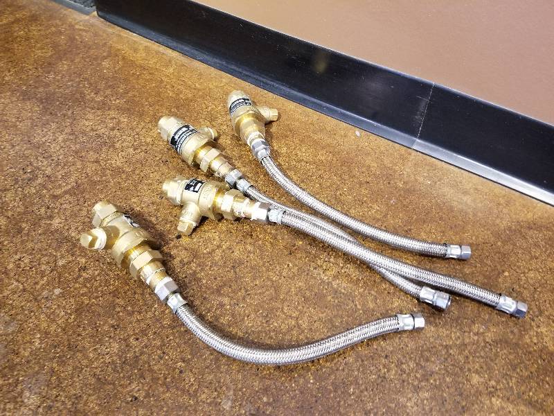lot 405 image: Lot of (4) Watts Regulator 12in. SD-M3 Backflow Preventer Valves w Flex Hose