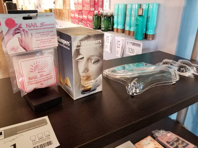 lot 391 image: Tanning Supplies - Nail Savers, ViewKeepers, Gel Pad, Eye Protectors