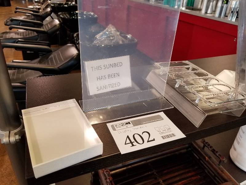 lot 402 image: Display Hardware