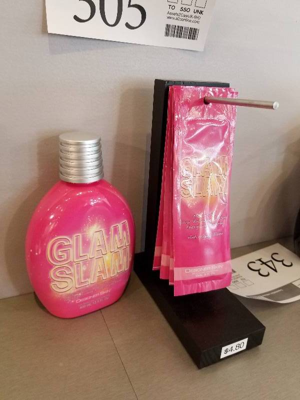 lot 305 image: Glam Slam Bronzer Designer Skin w Display