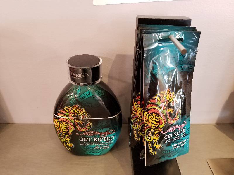 lot 307 image: Ed Hardy Get Ripped Bronzing Serum w Display