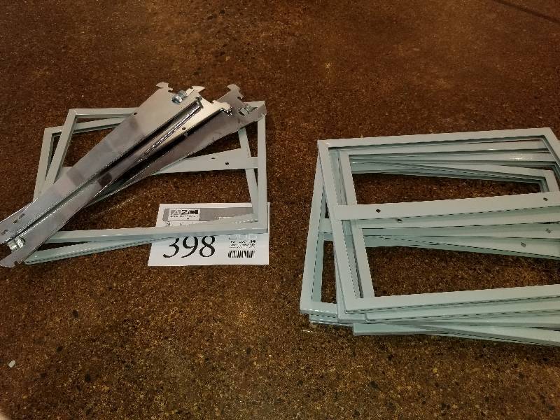lot 398 image: Metal Display Holders