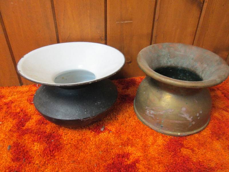 lot 45 image: Cast Iron Spittoon
