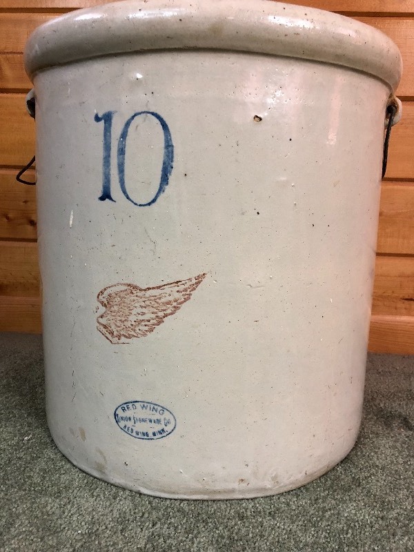 lot 20 image: 10 Gallon Red Wing Crock
