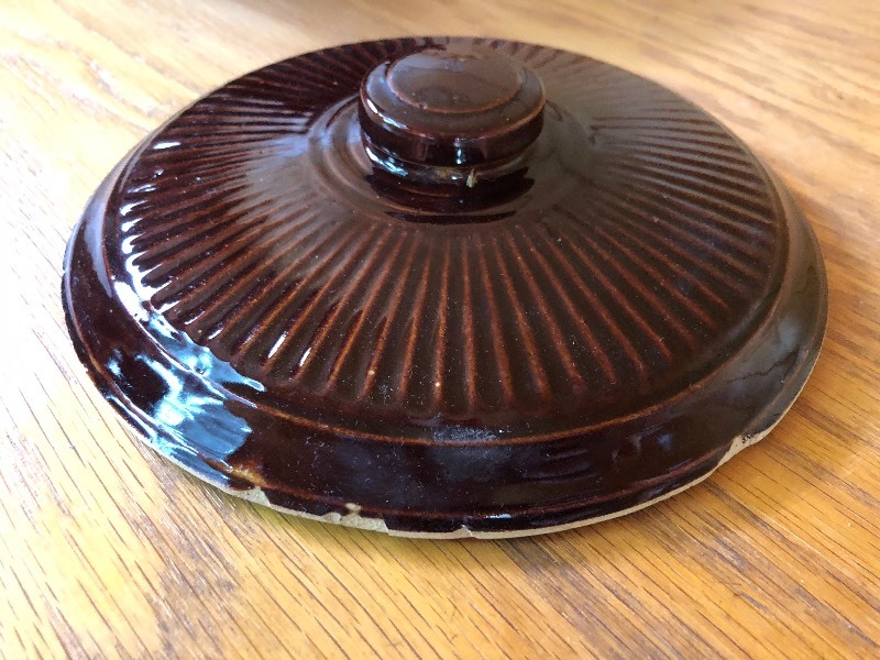 lot 30 image: Vintage Brown Ribbed Covered Crock