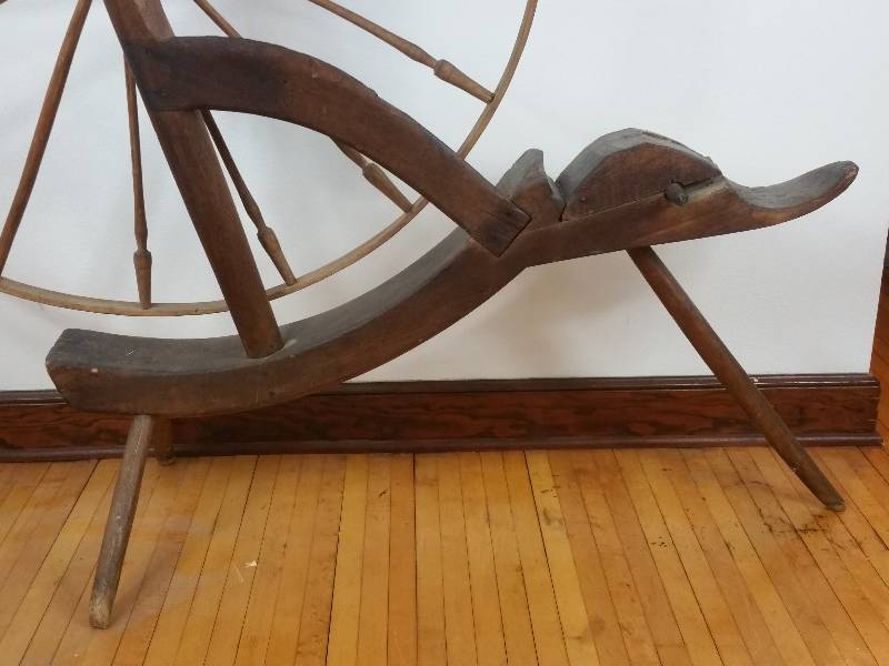 lot 7 image: Primitive 1810 Large Flax Spinning Wheel