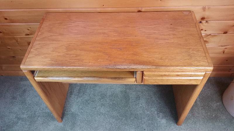 lot 19A image: Wood Desk